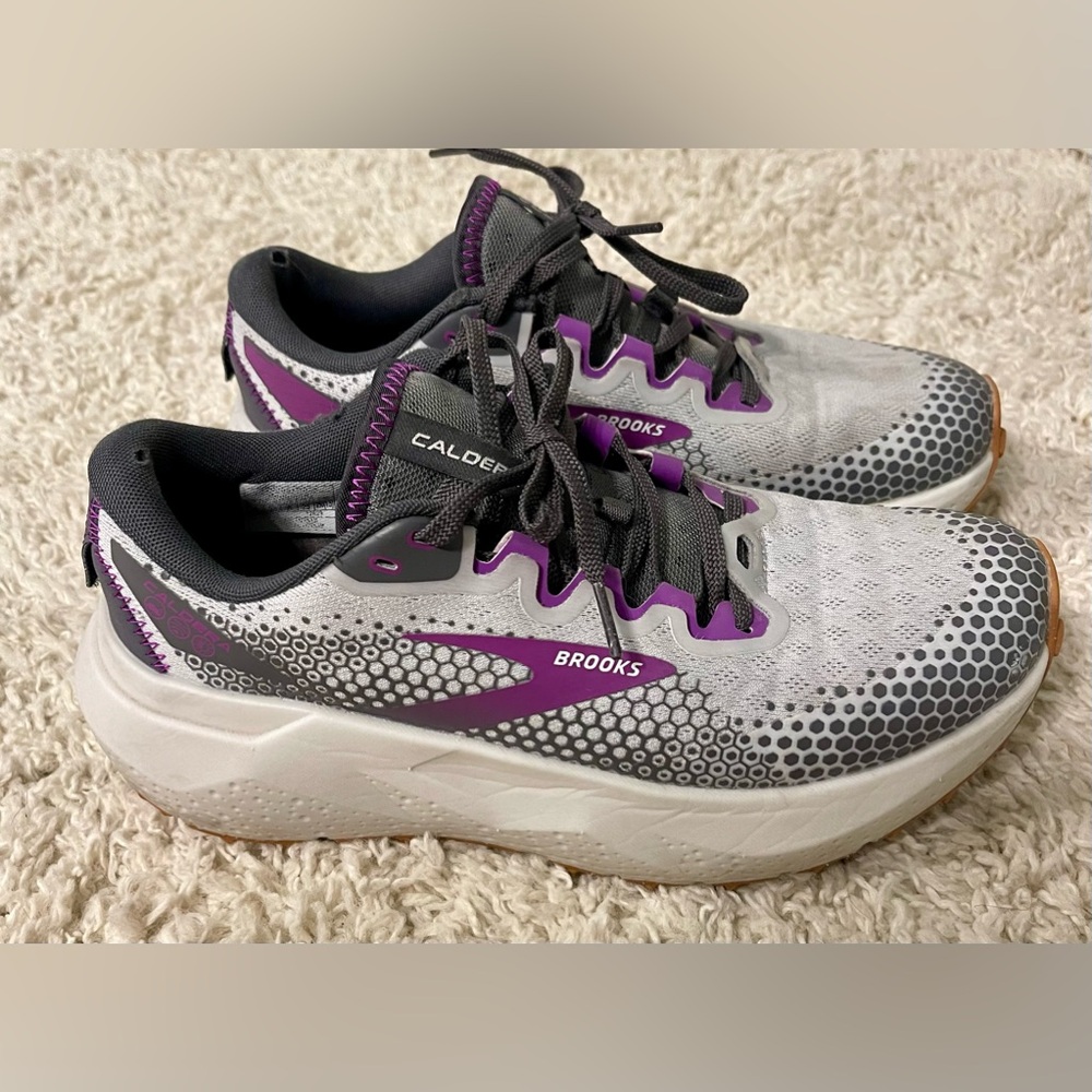 Brooks Women’s Caldera 6 Trail Running Shoe,Oyster/Blackened Pearl/Purple,size 8